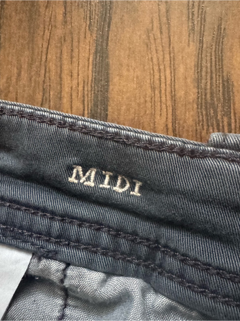 American Eagle Size 8 Navy MIDI Super Stretch Shorts - Picture 4 of 7